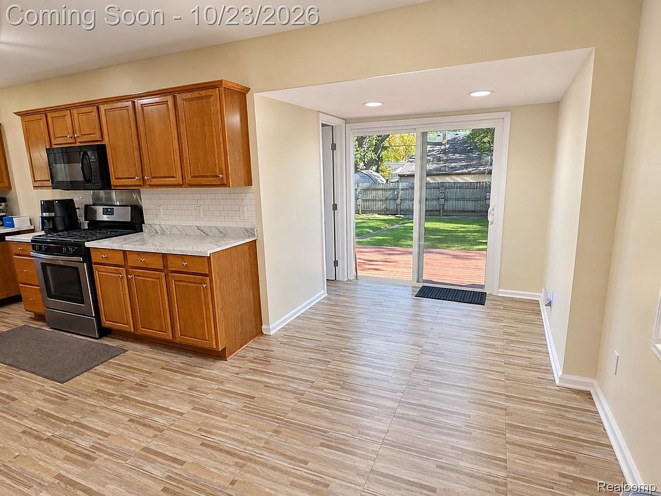 23076 Hoover Ave, photo 10