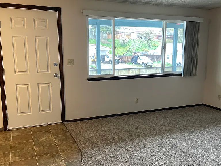 301 Jefferson Ave — Photo 9