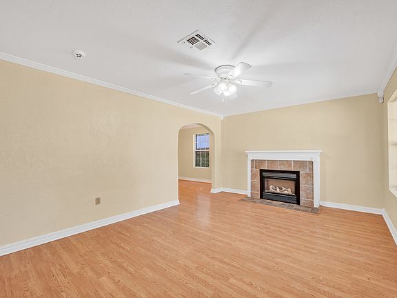 4th image of 1138 NW Maple Ave