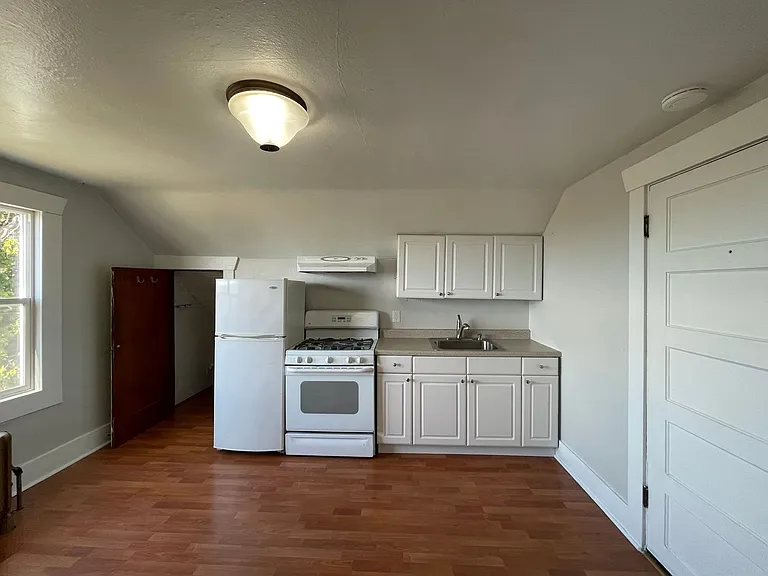 Clark Mansion- 11 Unit — Photo 13