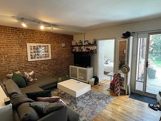 Rented by Compass | media 7
