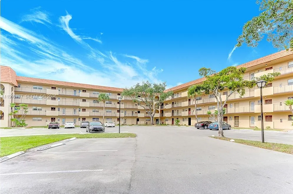 Building Photo - 6301 N Falls Circle Dr #313