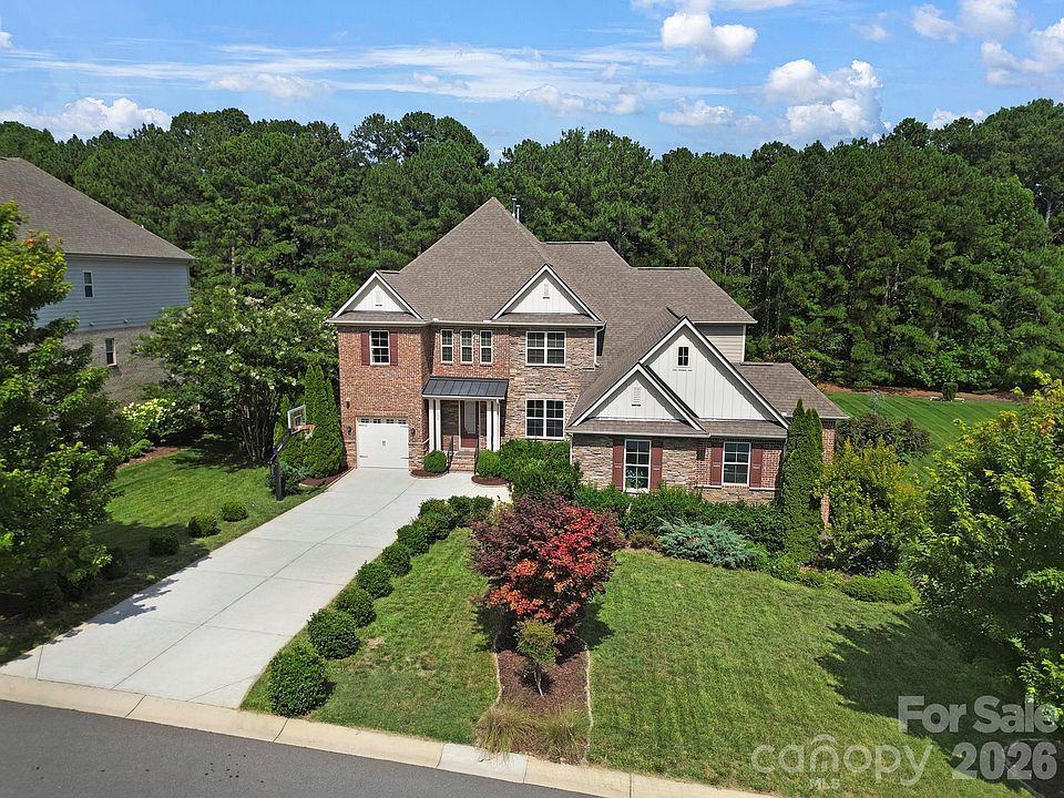 1st image of 105 Highclere Dr