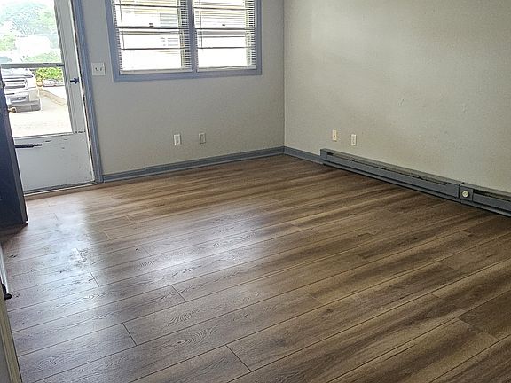 5th image of 142 Bradford Ave #B