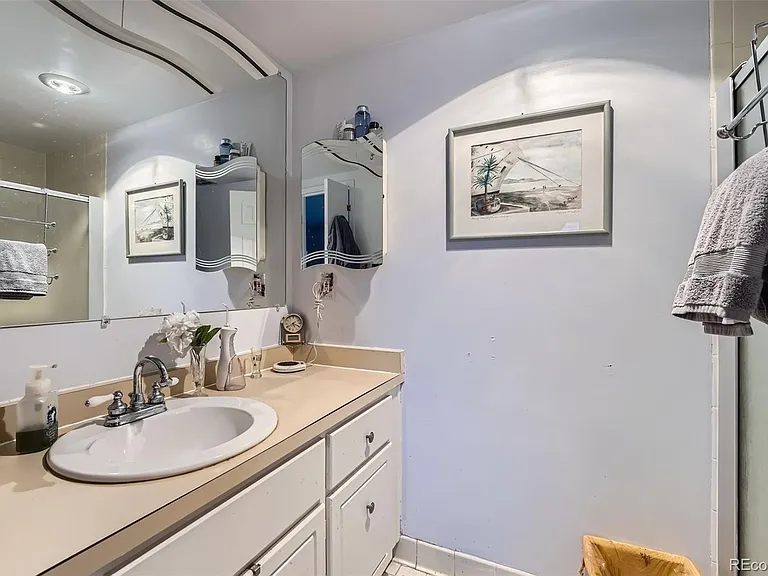 1313 Steele St #606 — Photo 7