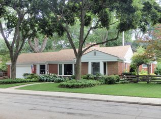 832 Park Ln, Grosse Pointe Park, MI 48230