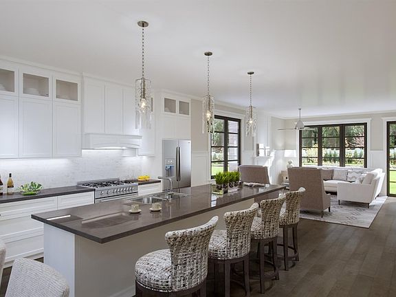 4th image of 3230 Linwood Ave #4