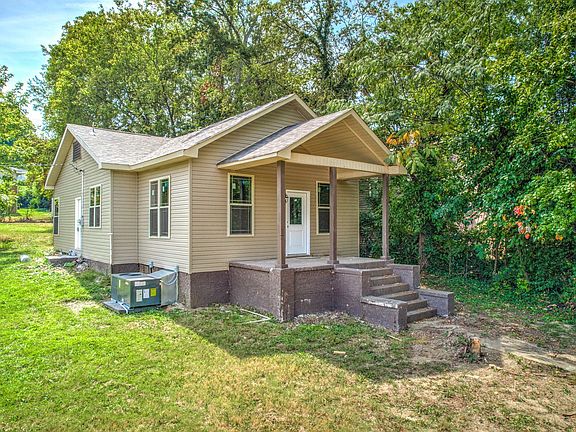 2nd image of 3744 Ivy Ave