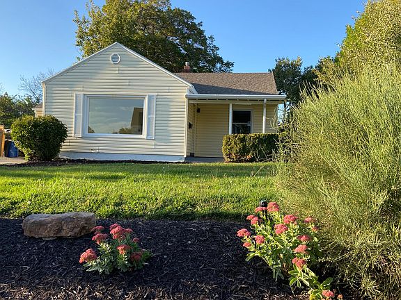 3rd image of 1877 E Southwoodside Dr