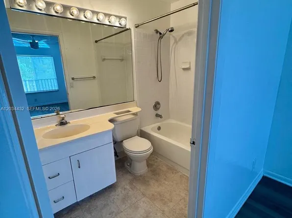 911 Coral Club Dr #911, Pompano Beach, FL 33071