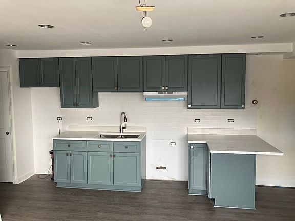 5th image of 415 E Irving Park Rd