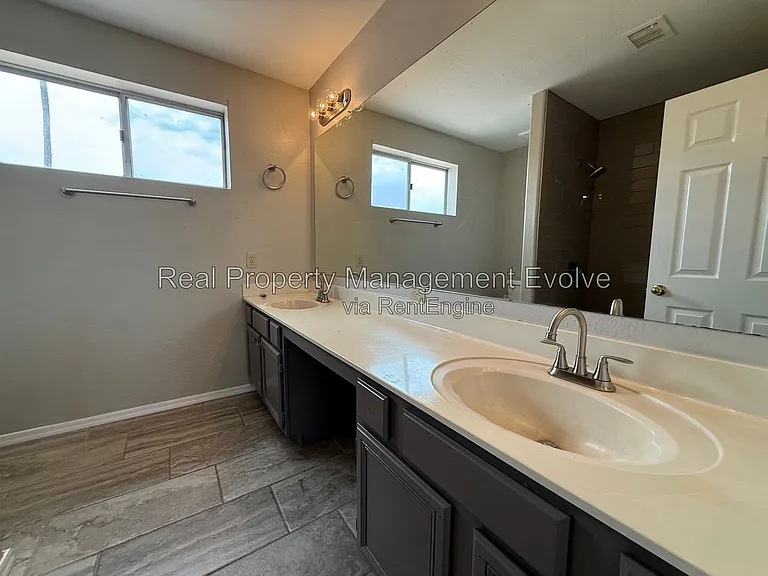 3725 E Taro Ln — Photo 23