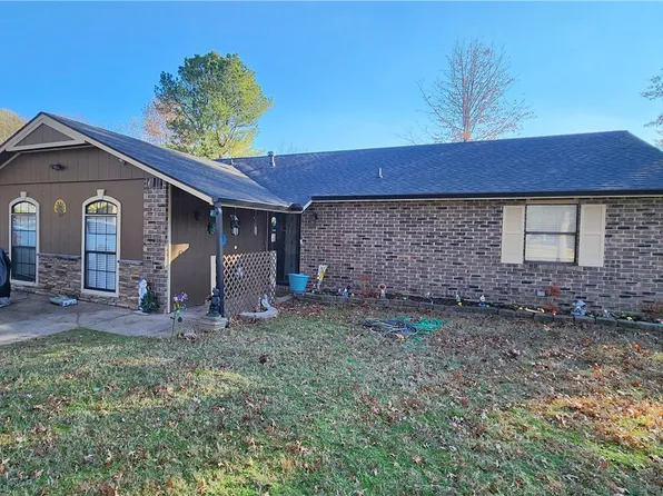 105 Wright Ave, Springdale, AR 72764
