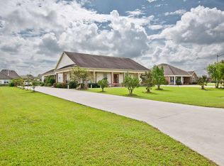 135 Nottingham Trl, Houma, LA 70360