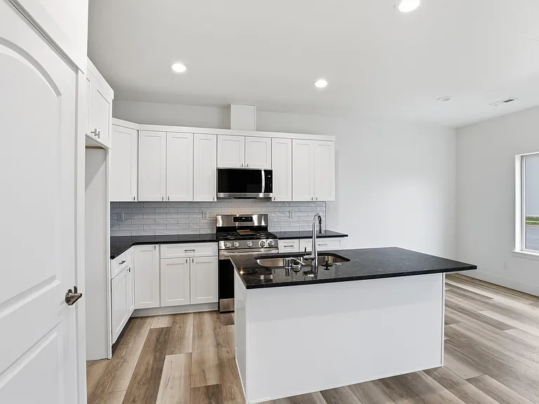 645 N Creative Way — Photo 8