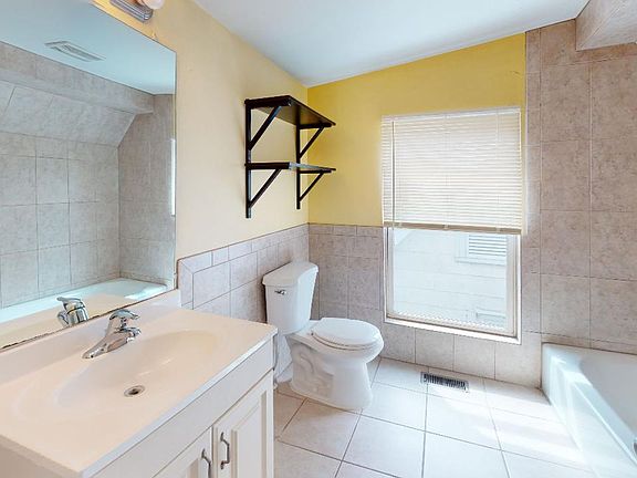 4th image of 520 12th Ave SE Unit 2
