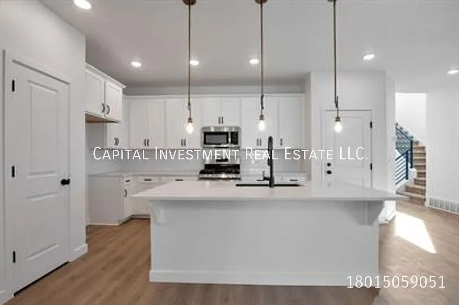 4 bed, 3.5 bath, 3200 sqft, $3,190 — Photo 3