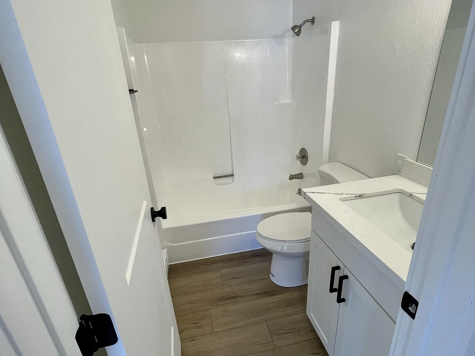 1523 Ernest Avenue - C — Photo 3