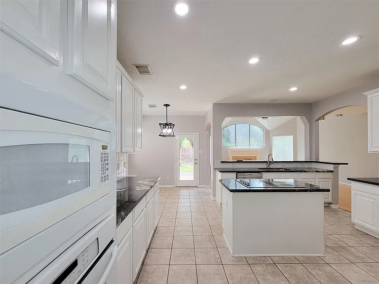 9410 Barretts Glen Ct — Photo 7