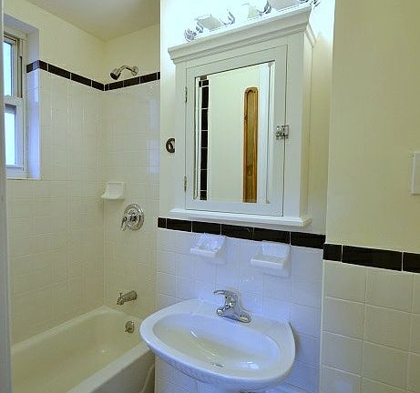 4th image of 11 Cornelia St