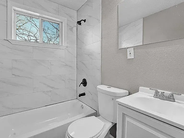 2 bed, 500 sqft, $900 — Photo 3
