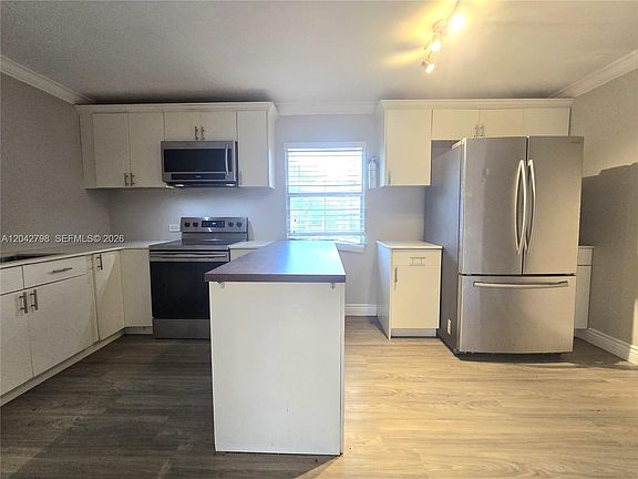 3rd image of 914 SW 8th Ave APT 57