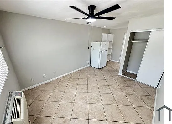1 bed, 300 sqft, $895 — Photo 3
