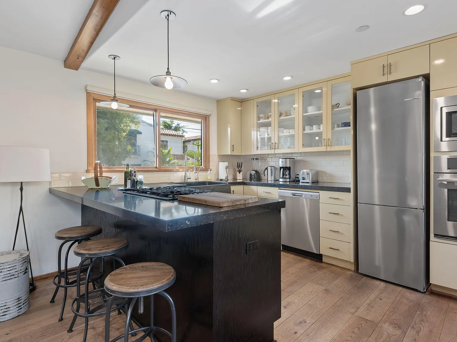 2 bed, 1.0 bath, $5,800 — Photo 4