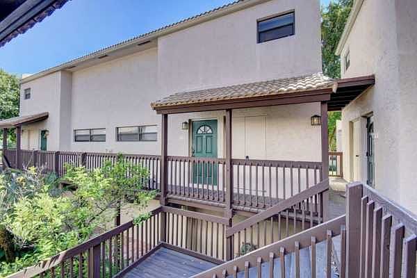 Home For Sale In Banyan Courts