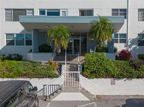 55 Harbor View Ln APT 301, Belleair Bluffs, FL 33770