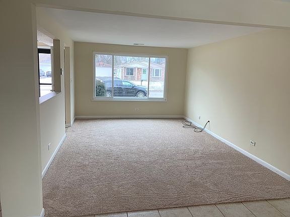 2nd image of 840 Camden Ln W