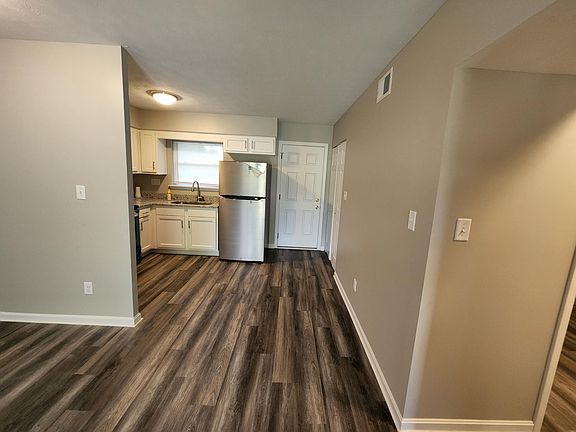 3rd image of 2412 Mount Claire Ave APT 11