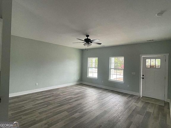 4th image of 307 McLean St