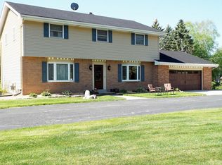 N17W27591 Lakefield Dr, Pewaukee, WI 53072