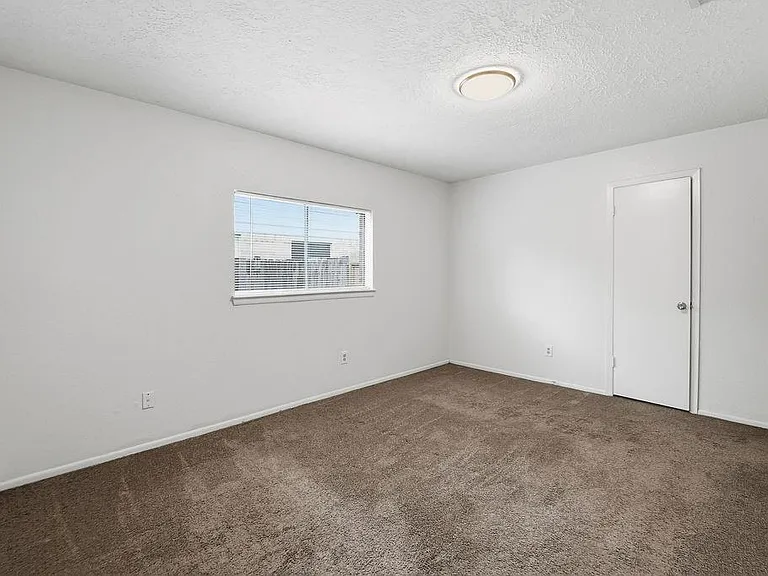 4542 Algernon Dr — Photo 10