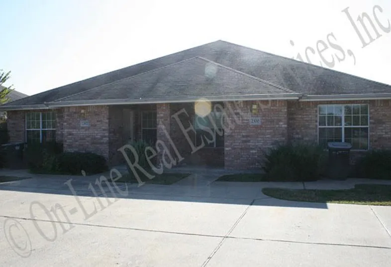 3 bed, 1187 sqft, $1,425 — Photo 1