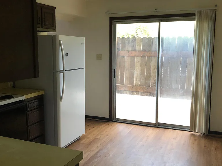 1106 Jefferson St — Photo 9