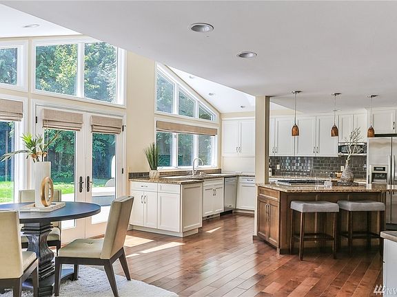 2nd image of 2516 Medina Cir