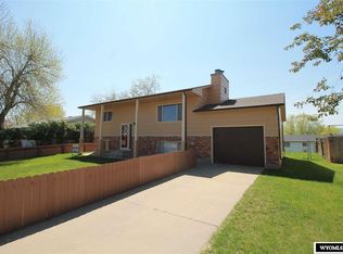 215 Sunset Ave, Thermopolis, WY 82443