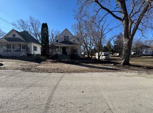 113 S Isabella St, Clinton, IL 61727