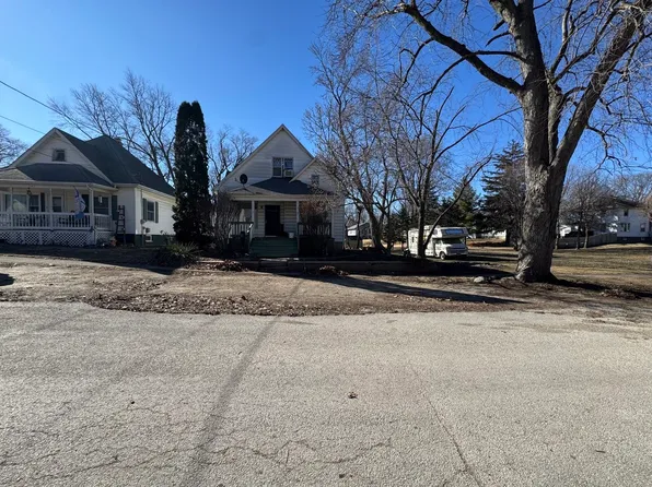 113 S Isabella St, Clinton, IL 61727