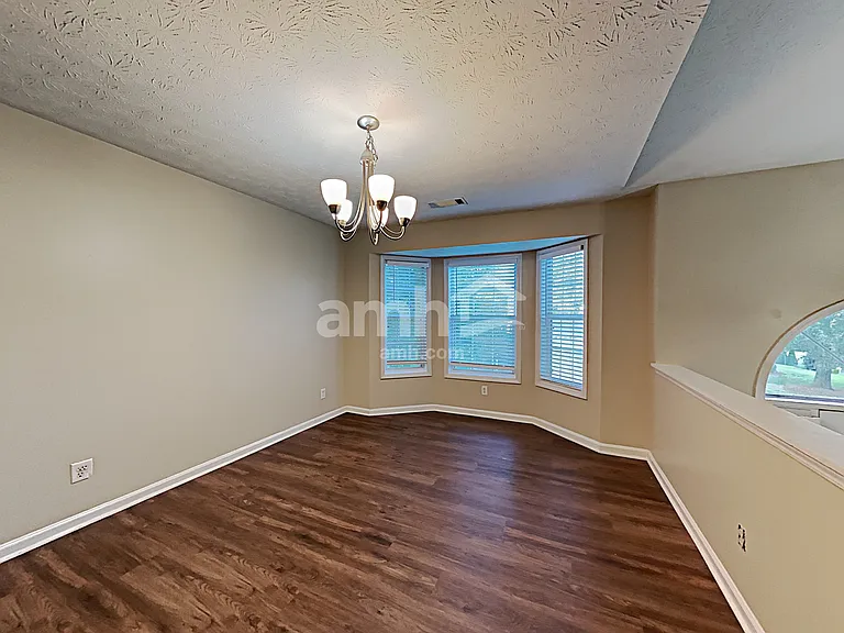 1500 Chalet Cir — Photo 4