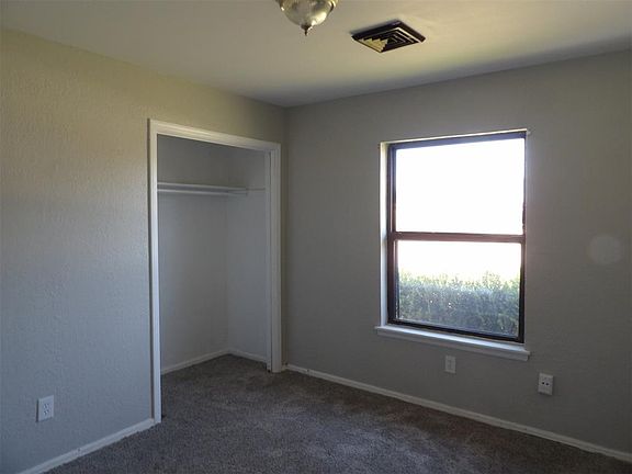 5th image of 121 Loch Ln