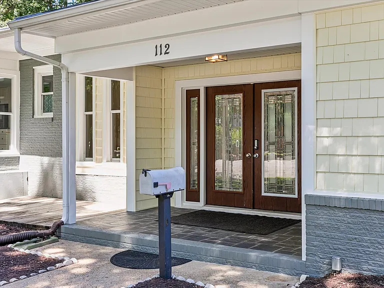 112 Leslie Dr — Photo 11