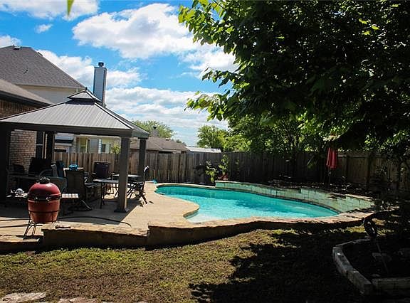 5th image of 1209 Sweet William Ln