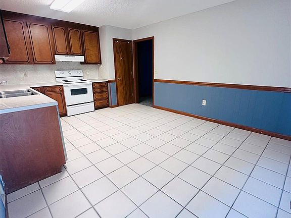 5th image of 401 Blackwelder St