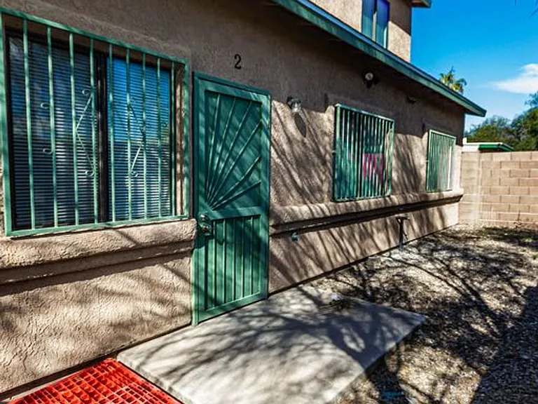 610 E Waverly St #1 & 2 — Photo 1