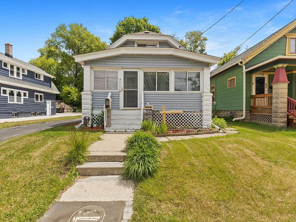 1st image of 1017 N Chicago AVENUE
