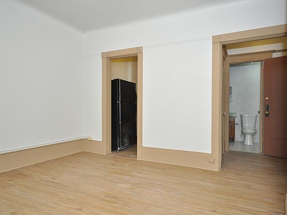 3rd image of 930 Leavenworth St APT 10
