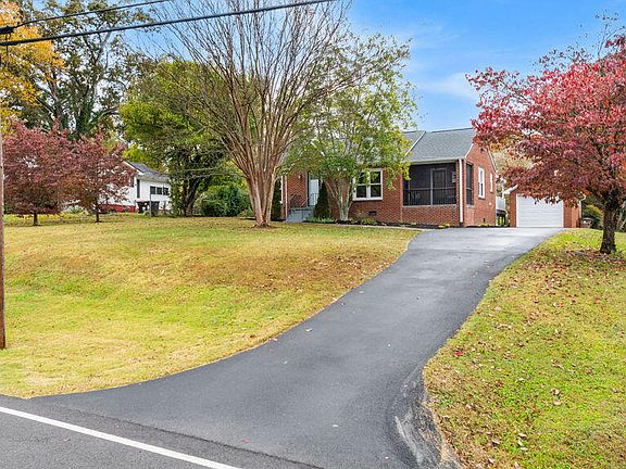 5th image of 2327 Woodrow Dr